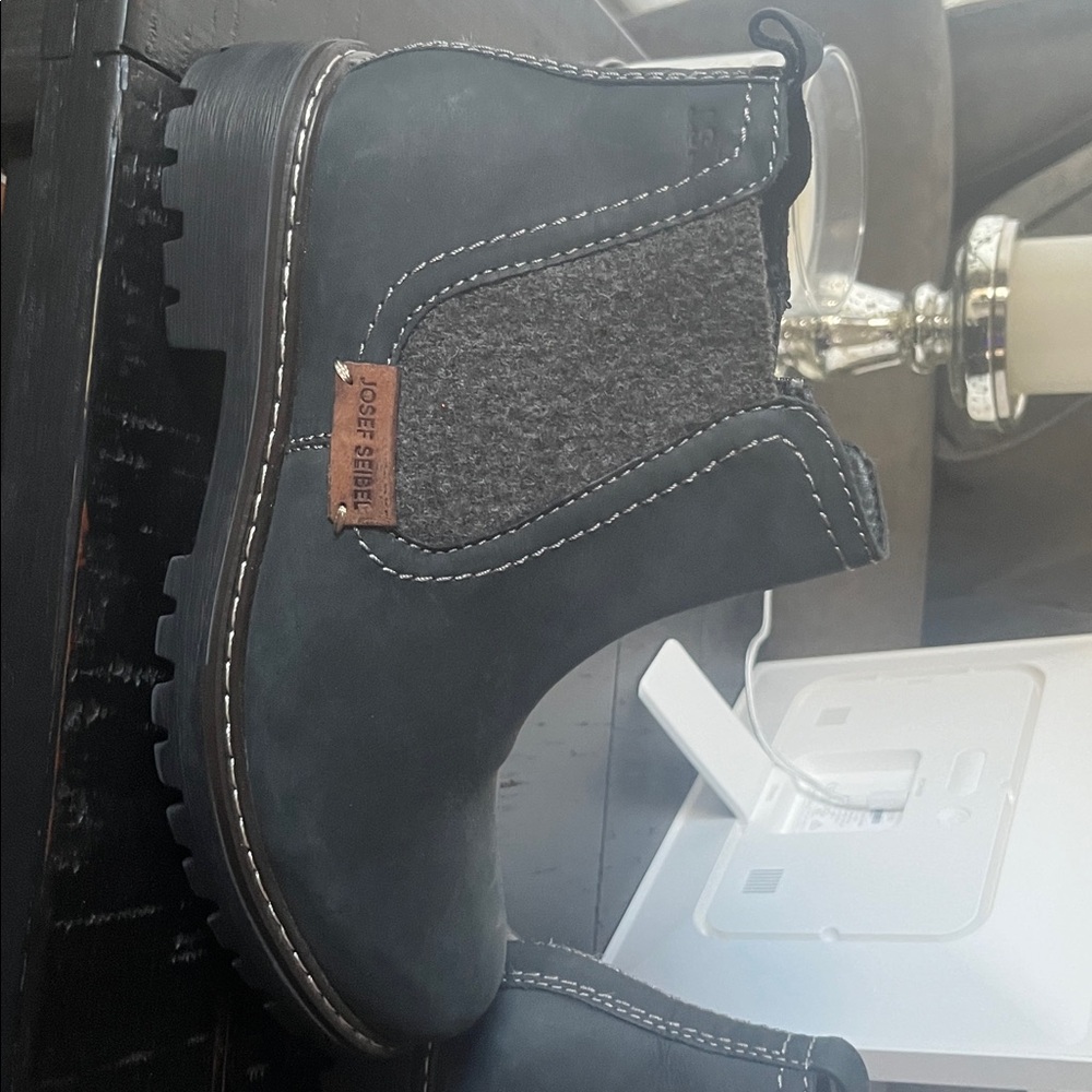 New Josef Seibel Dark Black Suede Leather Boot With Side Zipper, Never worn. 38 - Picture 11 of 12